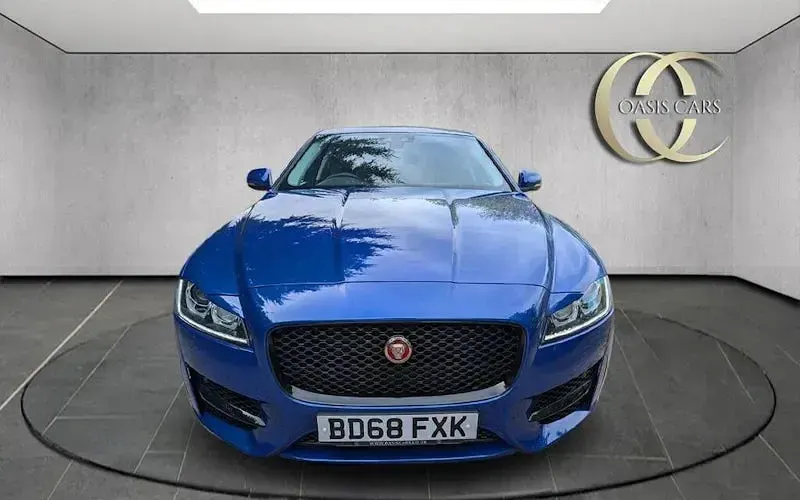 Second-hand Jaguar XF R-Sport 241 CP (177 kW) 2018 Albastru Berlinǎ