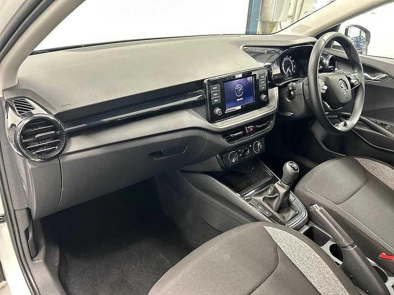 Used Skoda Fabia Comfort 59 HP (43 kW) 2023 Candy white Hatchback