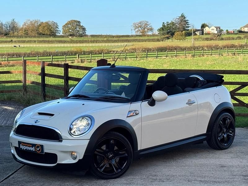 White Used 2010 Mini Cooper S Cabriolet Cabriolet | £2,995 (Good price) - Image 1/4