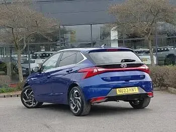Used Hyundai i20 Premium 100 HP (73 kW) 2023 Blue Hatchback