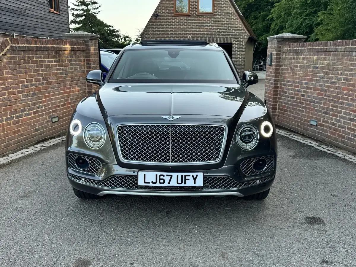 Used Bentley Bentayga 435 HP (319 kW) 2017 Grey SUV