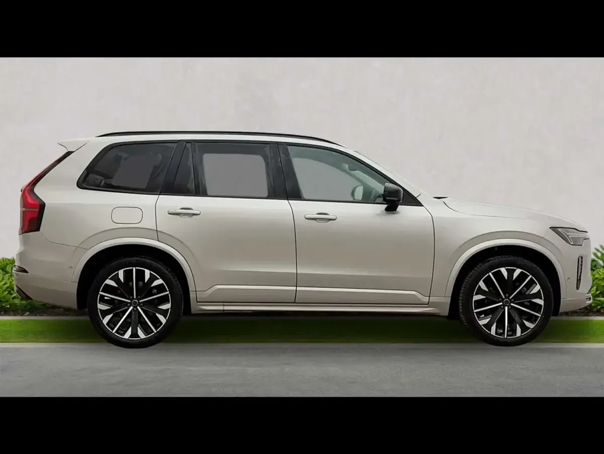 Used Volvo XC90 Plus 455 HP (334 kW) 2025 Silver SUV