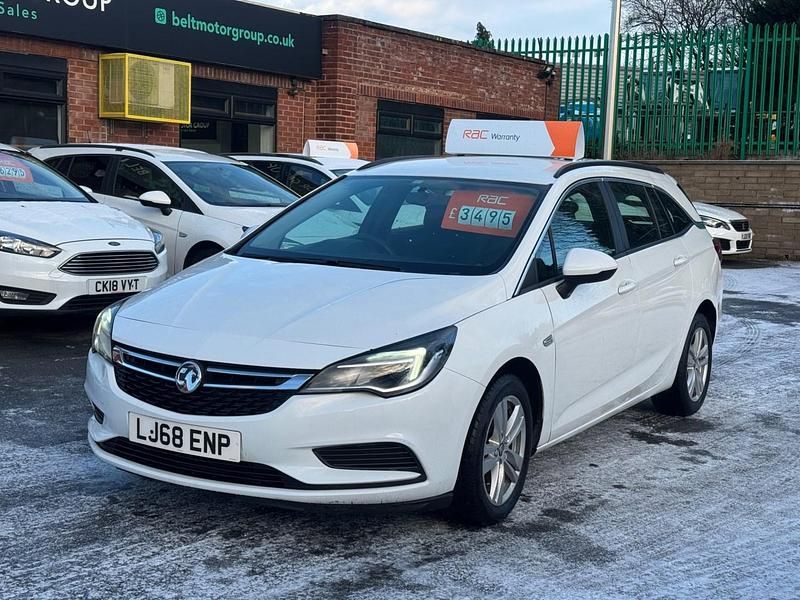 White Used 2018 Vauxhall Astra Estate | £3,495 (Good price) - Image 1/4