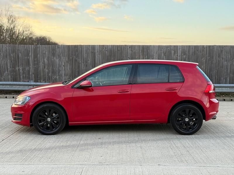 Used VW Golf VII SE 105 HP (77 kW) 2014 Red Hatchback