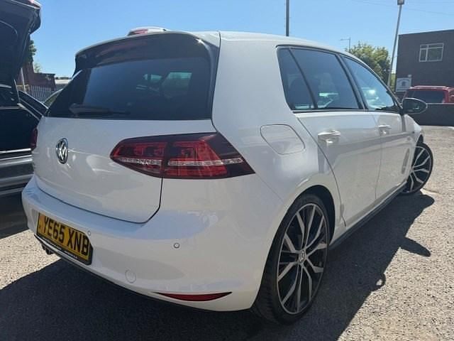 Używany VW Golf VII GTD 184 KM (135 kW) 2015 Biały Hatchback