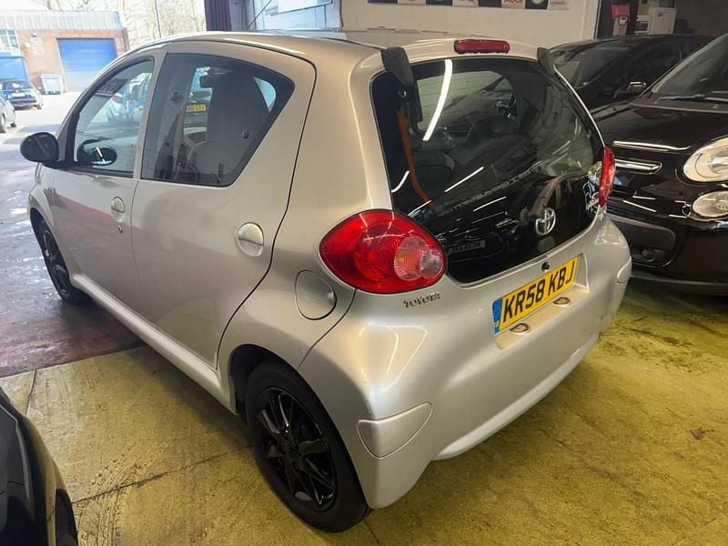 Used Toyota Aygo Platinum 67 HP (49 kW) 2008 Silver Hatchback