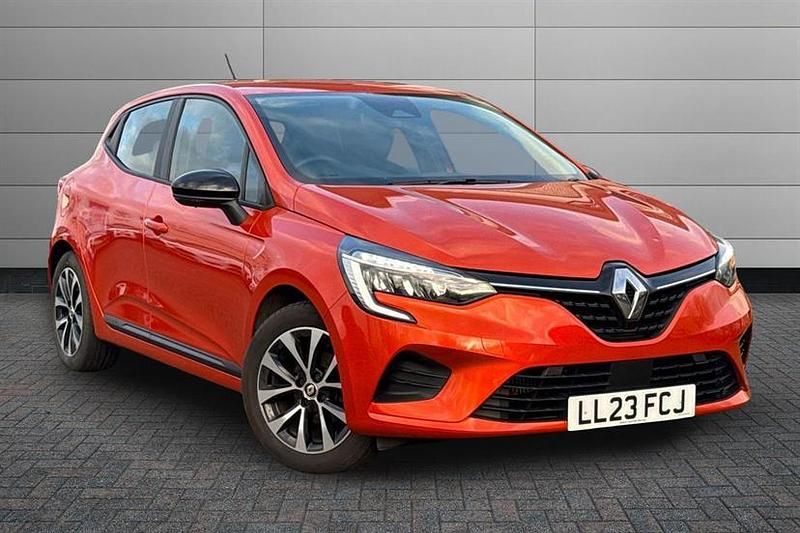 Used Renault Clio V Evolution 90 HP (66 kW) 2023 Orange Hatchback