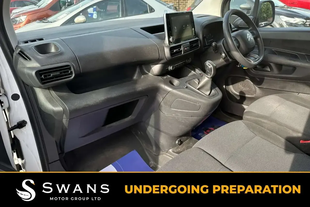 Used Citroën Berlingo Start 100 HP (73 kW) 2019 White MPV