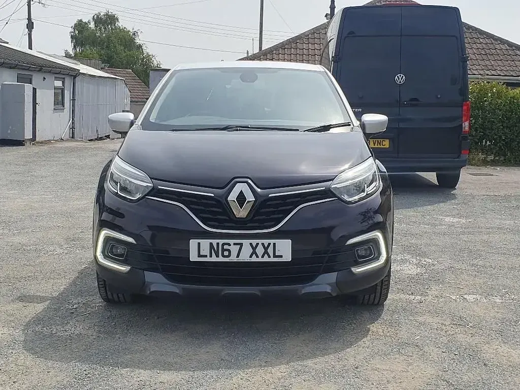 Used Renault Captur Signature S 108 HP (79 kW) 2017 Mauve/silver SUV
