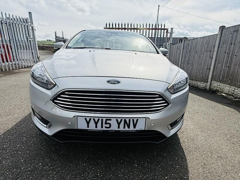 Used Ford Focus Titanium 125 HP (91 kW) 2015 Silver Hatchback