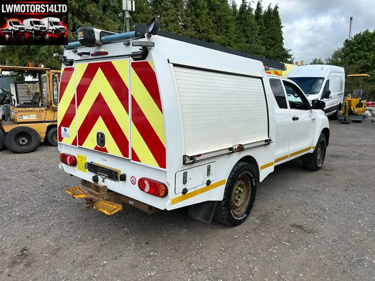 Used Toyota HiLux Active 150 HP (110 kW) 2018 White Pickup