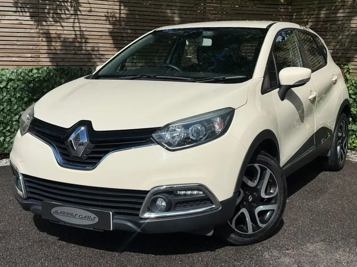 Used Renault Captur Dynamique 90 HP (66 kW) 2014 Cream SUV