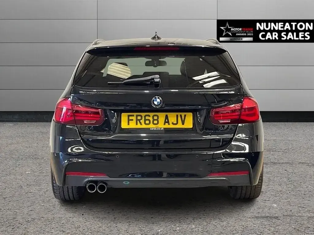Usado BMW 320 M Sport 2019 Negro Familiar