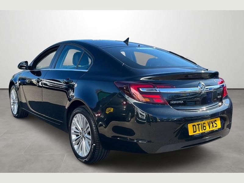 Used Vauxhall Insignia Design Edition 134 HP (98 kW) 2016 Black Hatchback
