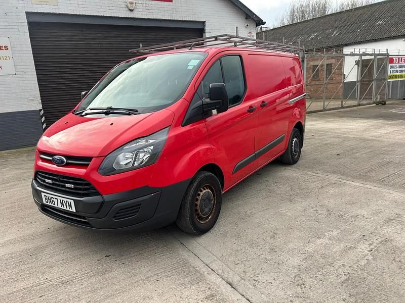 Used Ford Transit Custom 105 HP (77 kW) 2017 Red Van