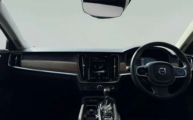 Used Volvo S90 Inscription 190 HP (139 kW) 2019 Silver Sedan