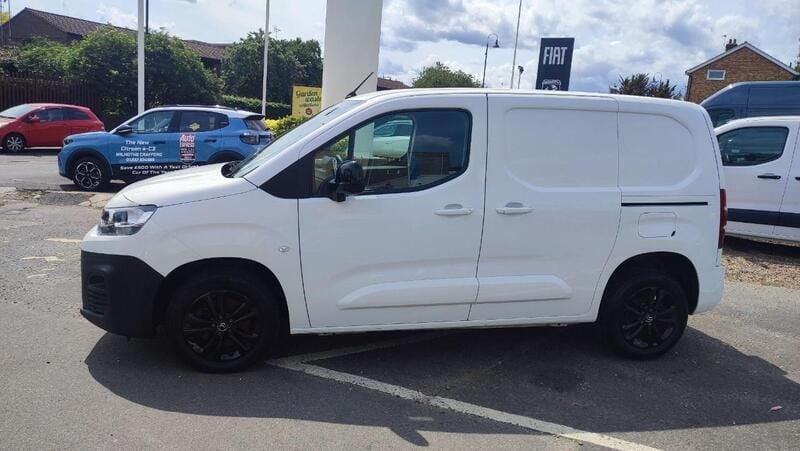 White Used 2023 Citroën e-Berlingo MPV | £13,000 (Super price) - Image 1/4