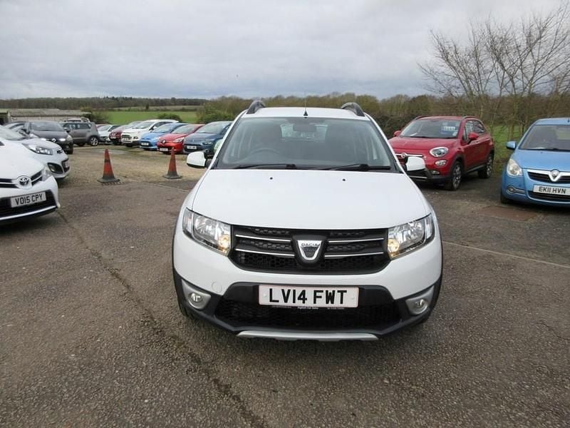 Used Dacia Sandero Lauréate 2014 White Hatchback