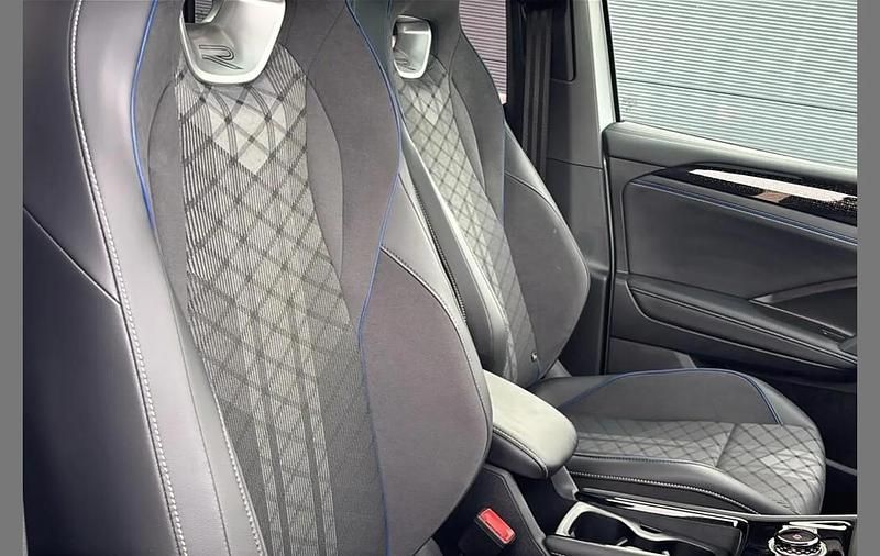 Used VW Tiguan R-line 272 HP (200 kW) 2025 Silver SUV