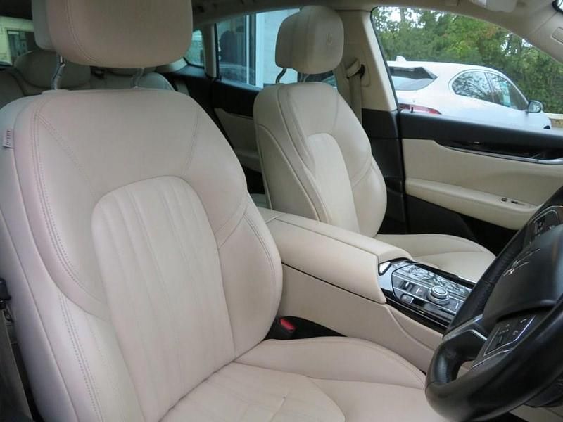 Used Maserati Levante GranLusso 275 HP (202 kW) 2018 Blue SUV