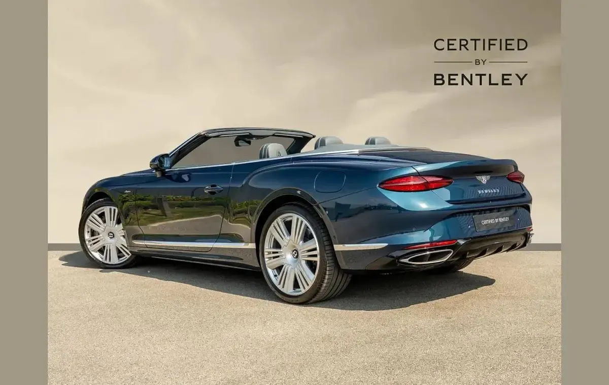Begagnad Bentley Continental 670 HK (492 kW) 2025 Blå Cab