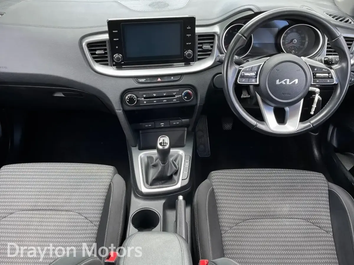Usado Kia XCeed 118 HP (86 kW) 2022 Castanho SUV