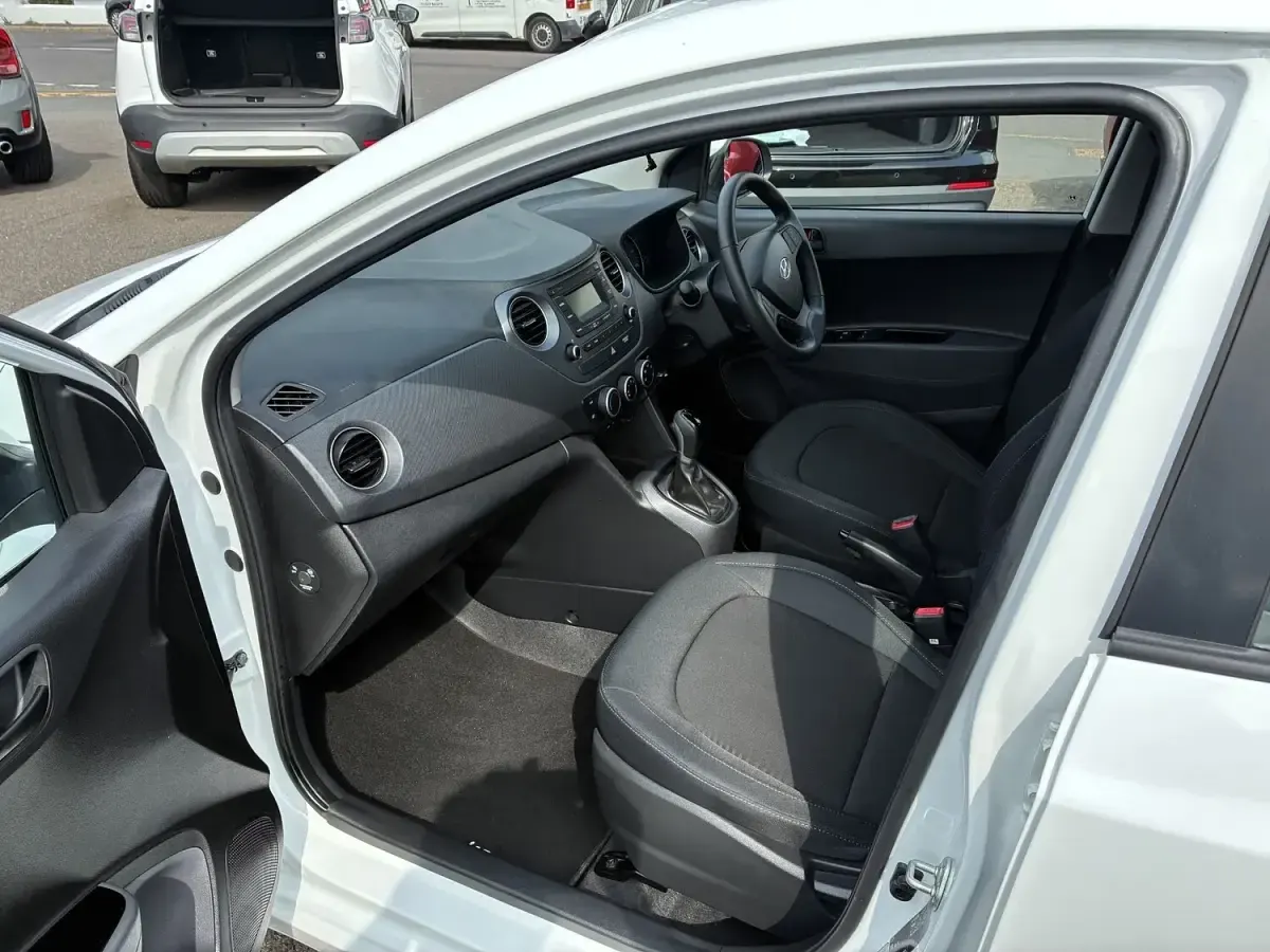 Used Hyundai i10 SE 2019 White Hatchback