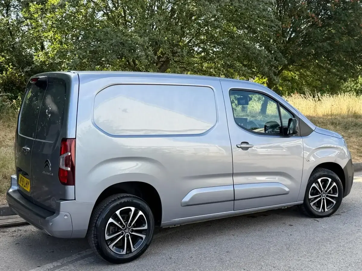 Used Citroën Berlingo Start 100 HP (73 kW) 2019 Grey MPV