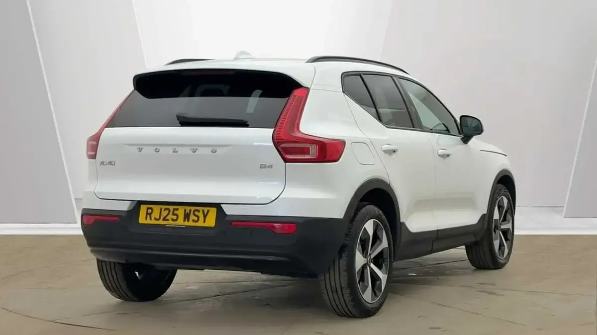 Usado Volvo XC40 Plus 194 CV (142 kW) 2025 Blanco SUV