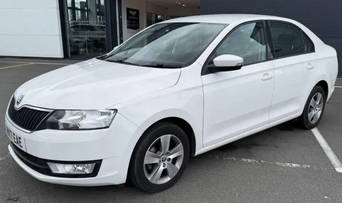 Used Skoda Rapid SE 2017 White Hatchback