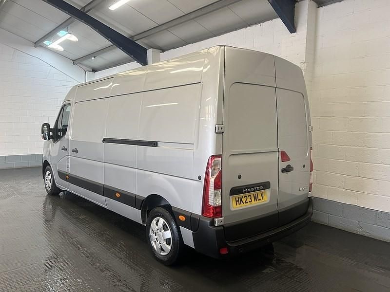 Używany Renault Master Business 2023 Szary Minivan