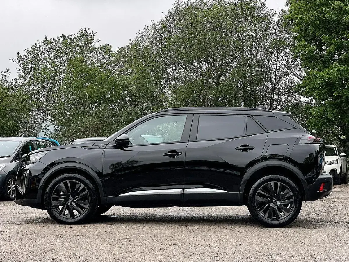 Nouă Peugeot 2008 Premium 143 CP (105 kW) 2025 Negru SUV