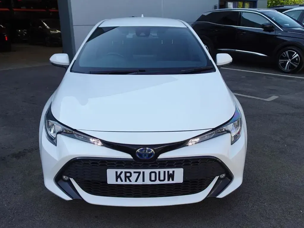 Used Toyota Corolla 2021 White Hatchback