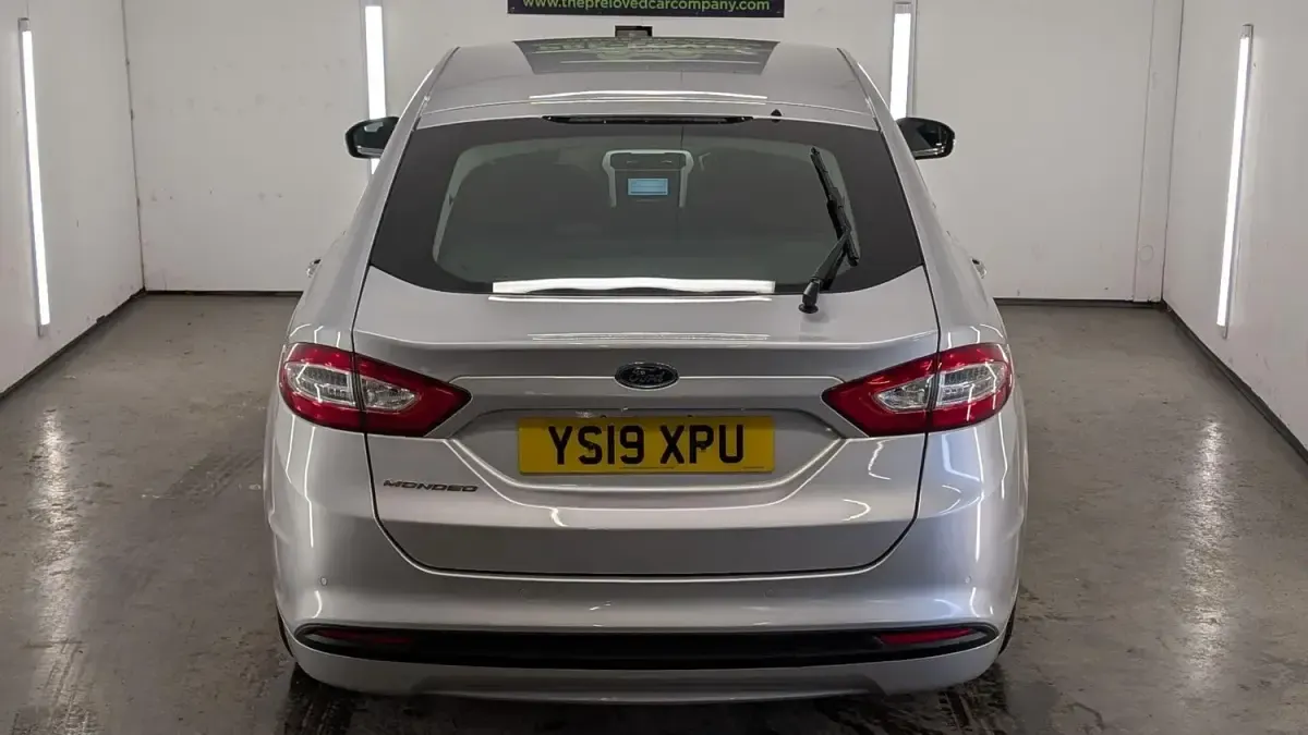 Usado Ford Mondeo Zetec 150 HP (110 kW) 2019 Prateado Citadino