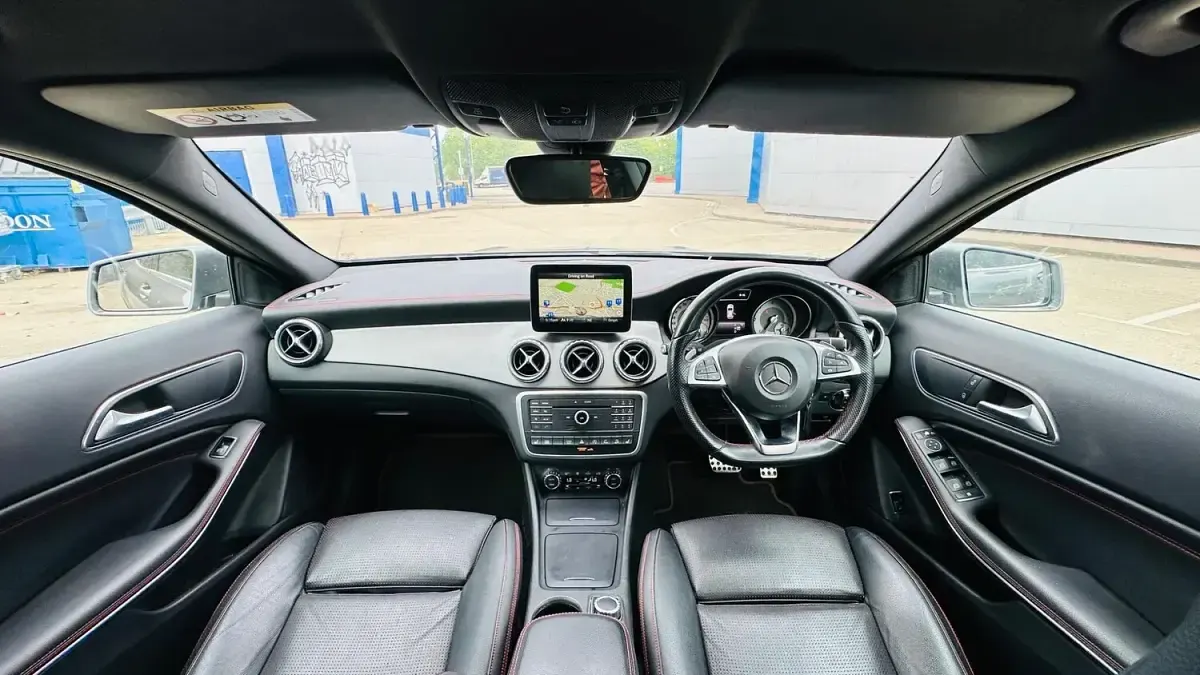 Begagnad Mercedes GLA220 AMG line 177 HK (130 kW) 2016 Grå SUV