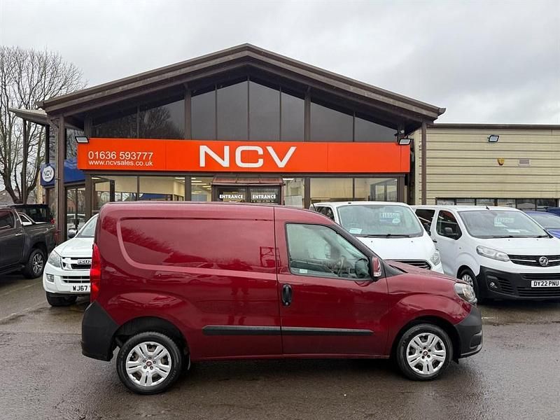 Used Fiat Doblò 2022 Red MPV