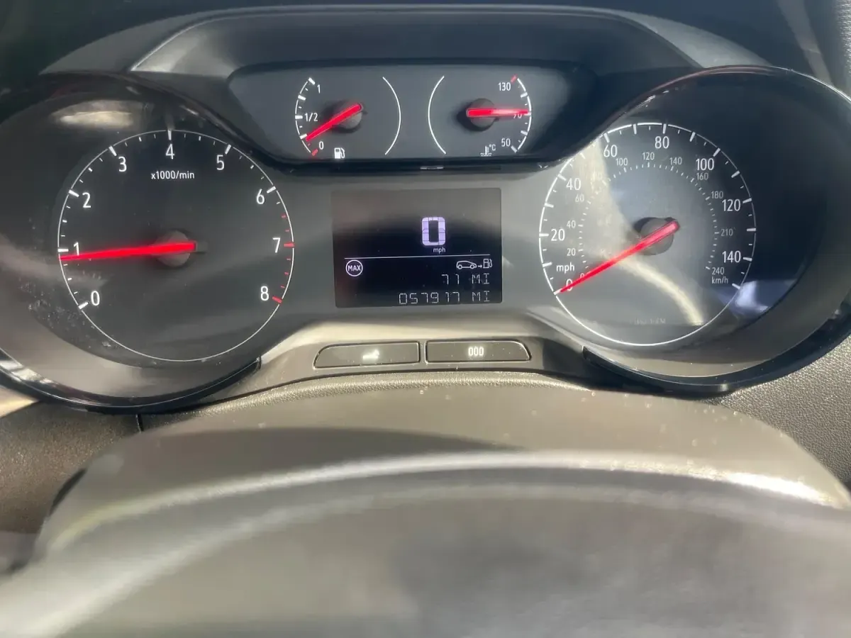 Used Vauxhall Crossland X 81 HP (59 kW) 2019 Silver SUV