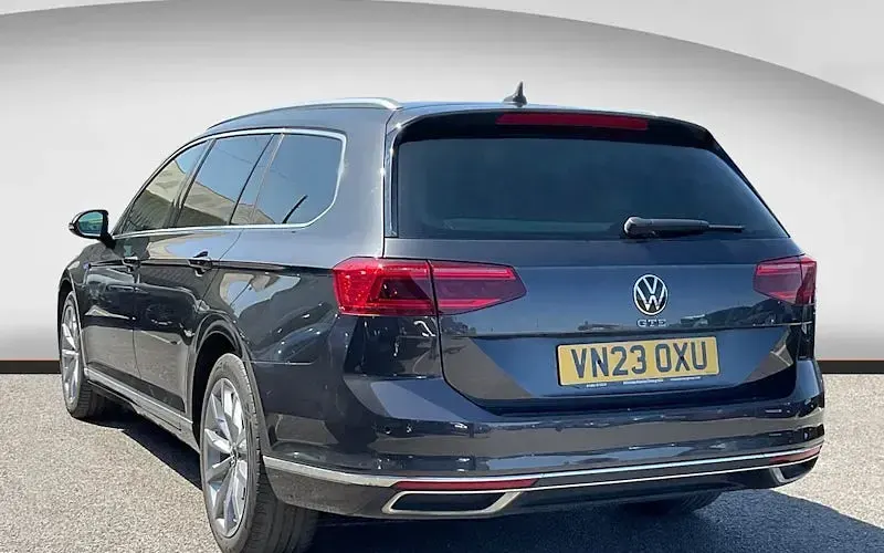 Used VW Passat Advance 218 HP (160 kW) 2023 Grey Estate