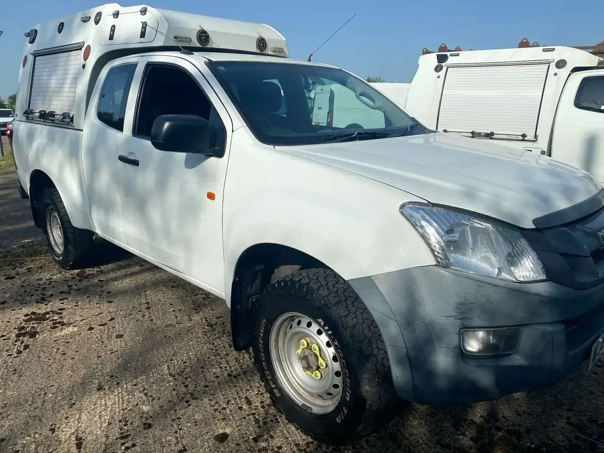 Used Isuzu D-Max 2015 White Pickup