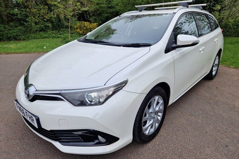 Used 2016 Toyota Auris Touring Sports Business Edition Estate | £6,495 (Fair price) - Image 1/1