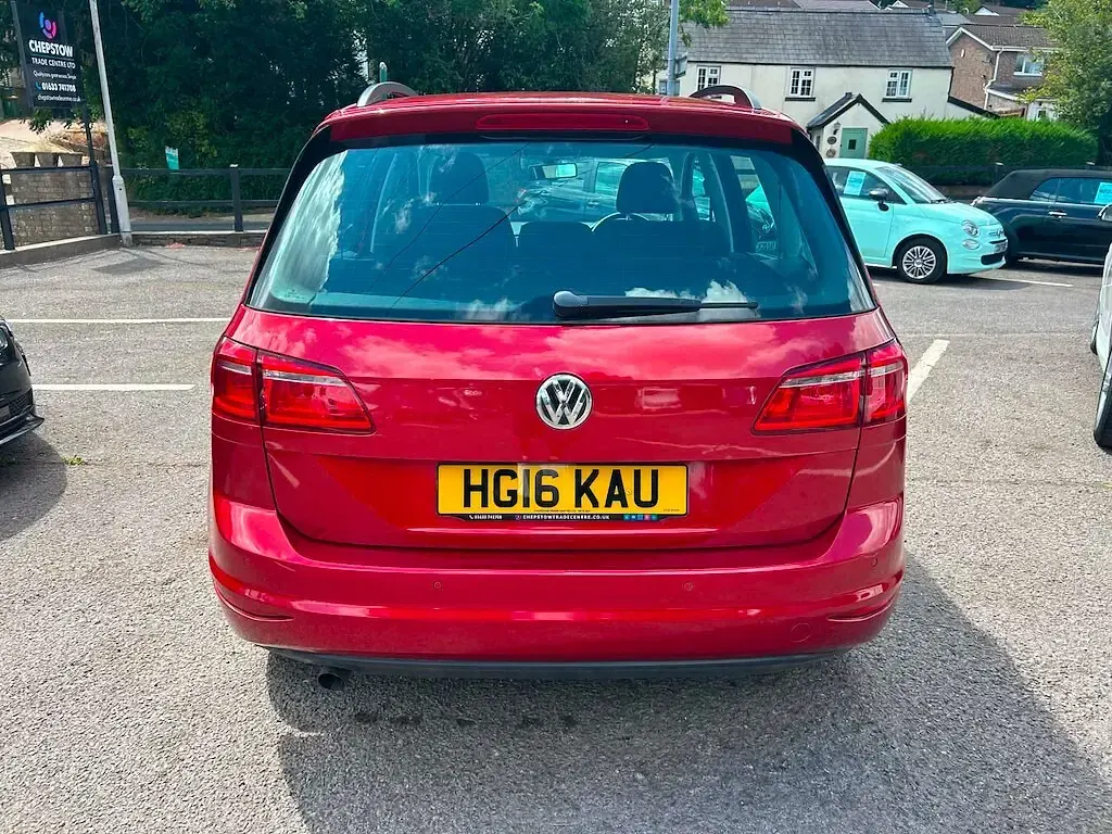 Used VW Golf Sportsvan SE 110 HP (80 kW) 2016 Red MPV