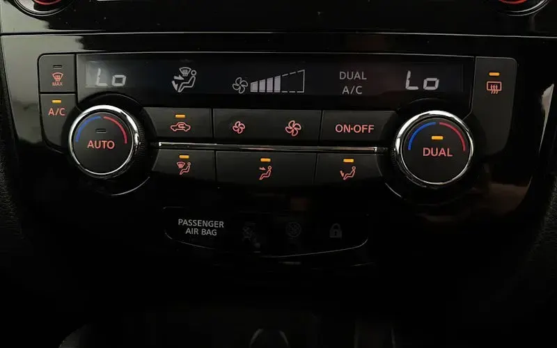 Used Nissan Qashqai Acenta Premium 160 HP (117 kW) 2020 Black SUV