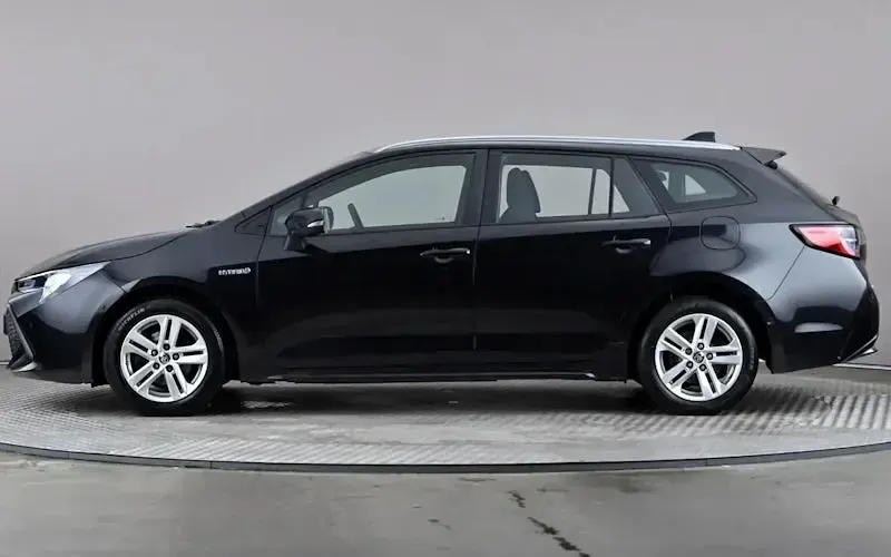 Used Toyota Corolla 122 HP (89 kW) 2021 Black Estate