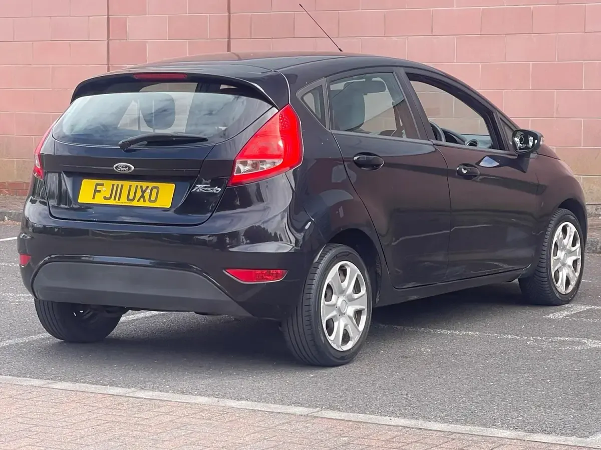 Used Ford Fiesta 70 HP (51 kW) 2012 Black Hatchback