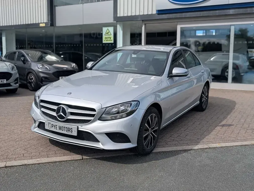 Usado Mercedes C200 SE 2020 Plateado Berlina