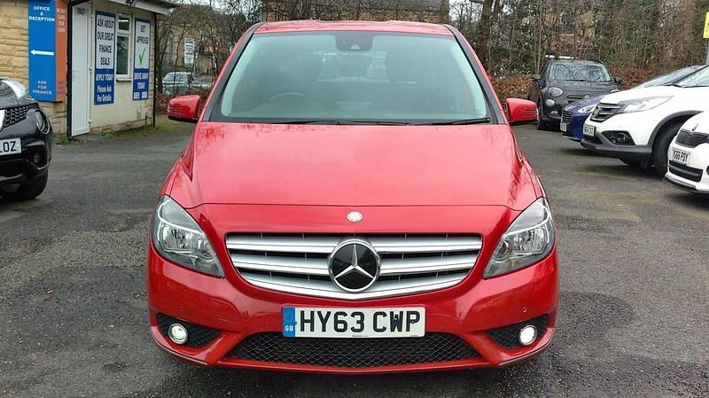 Used Mercedes B180 SE 122 HP (89 kW) 2013 Red MPV