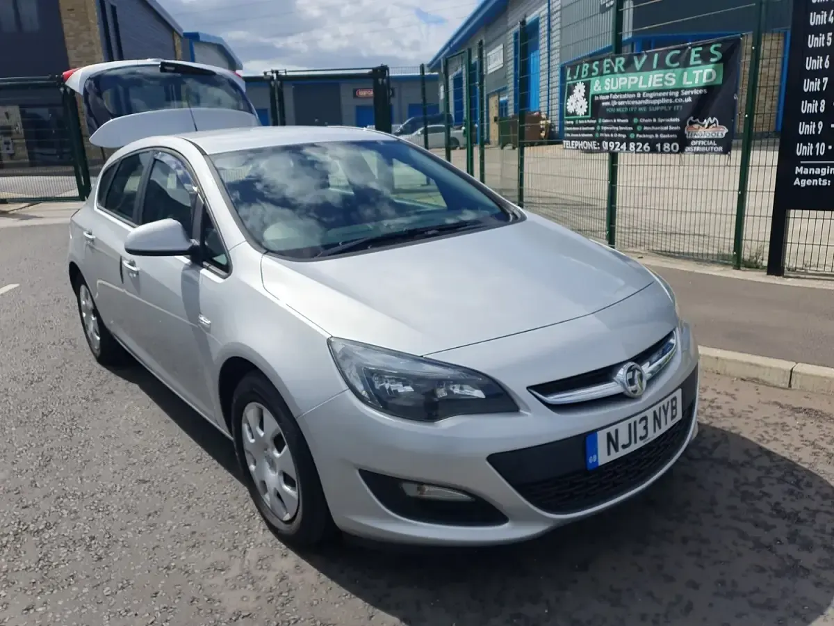 Used Vauxhall Astra 2013 Silver Hatchback
