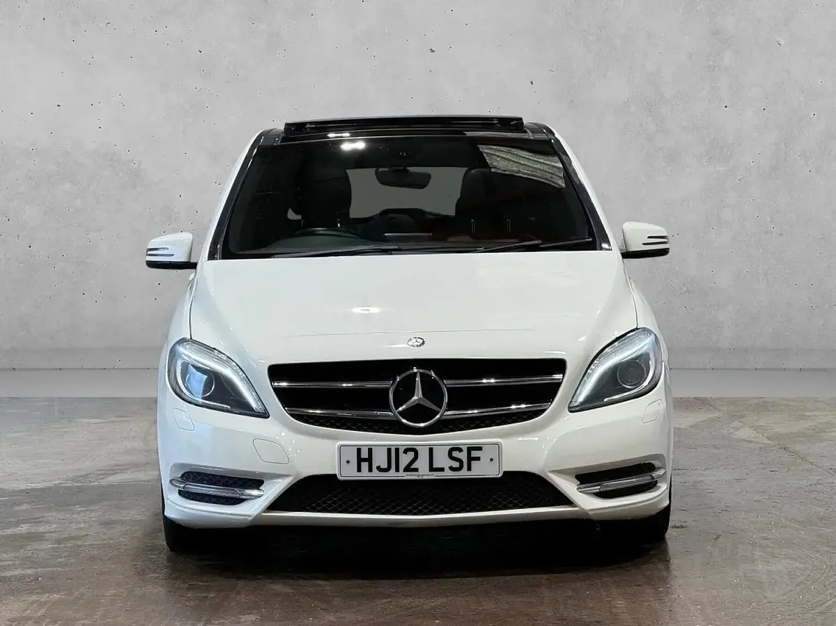 Used Mercedes B180 109 HP (80 kW) 2012 White Hatchback