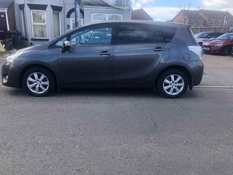 Used Toyota Verso 112 HP (82 kW) 2016 Grey MPV