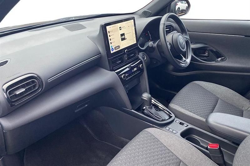 Used Toyota Yaris Cross Design 116 HP (85 kW) 2025 Decuma grey SUV